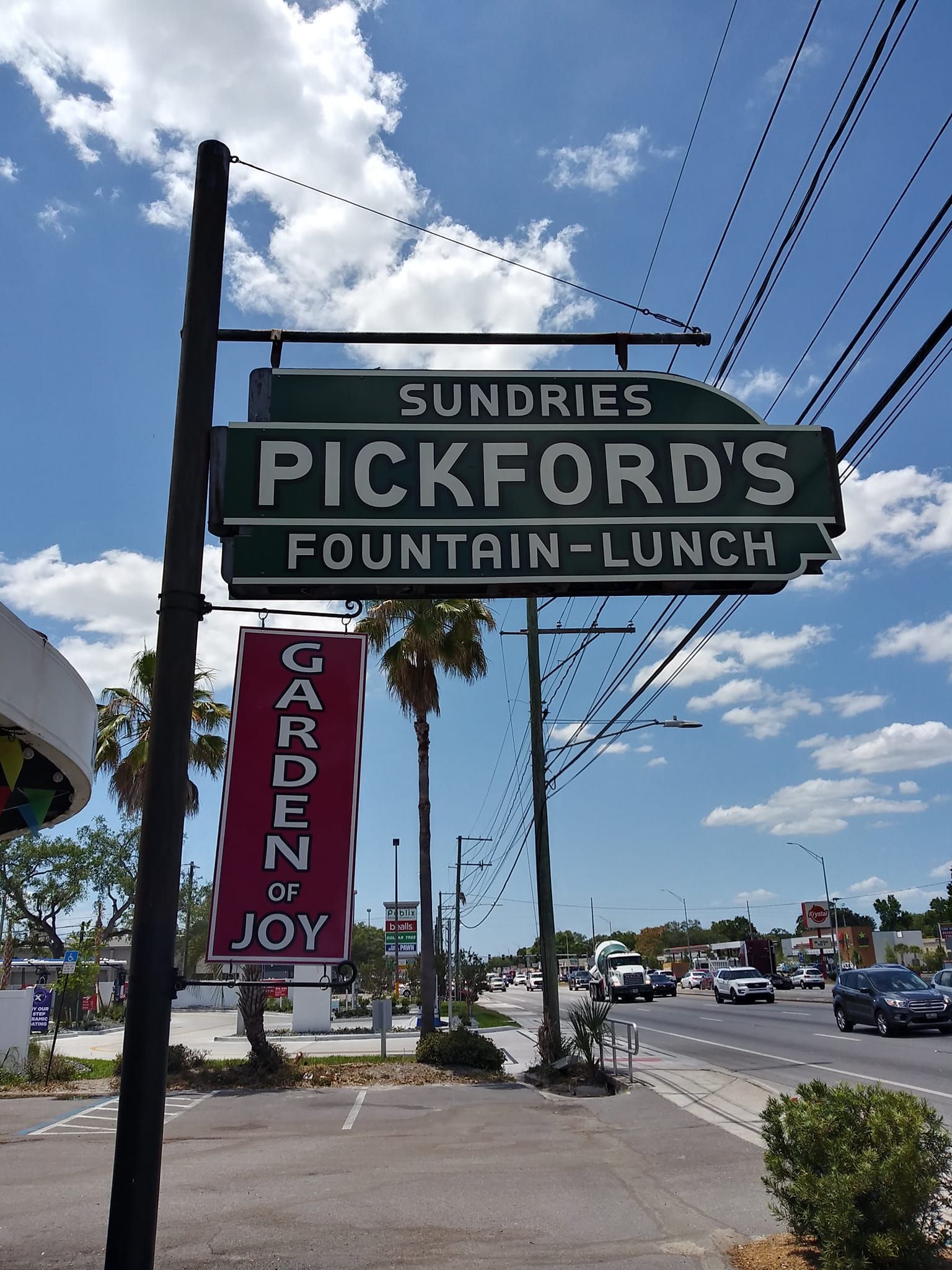 A sign for sundries pickford 's fountain lunch