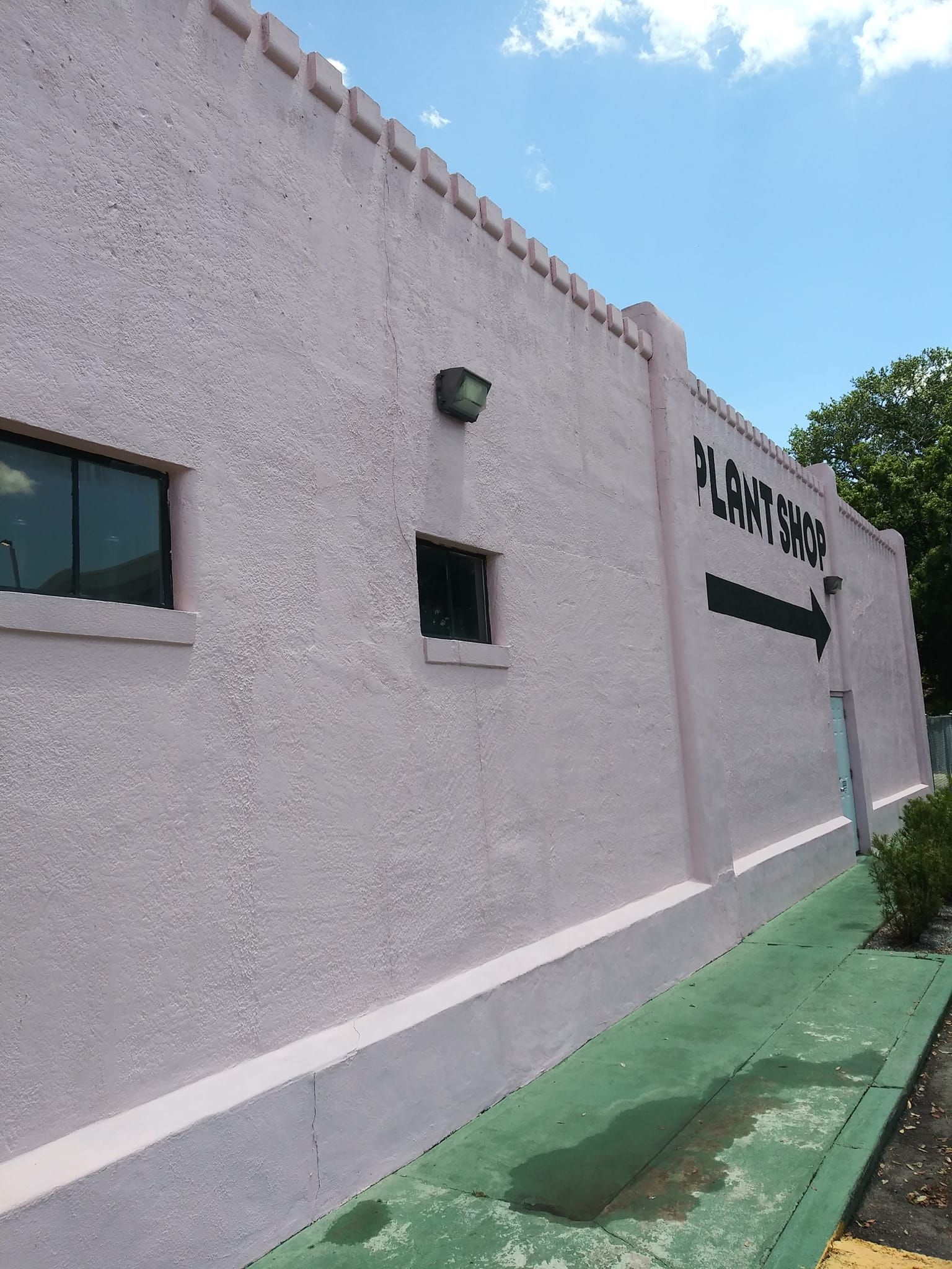 Stucco wall pressure washing