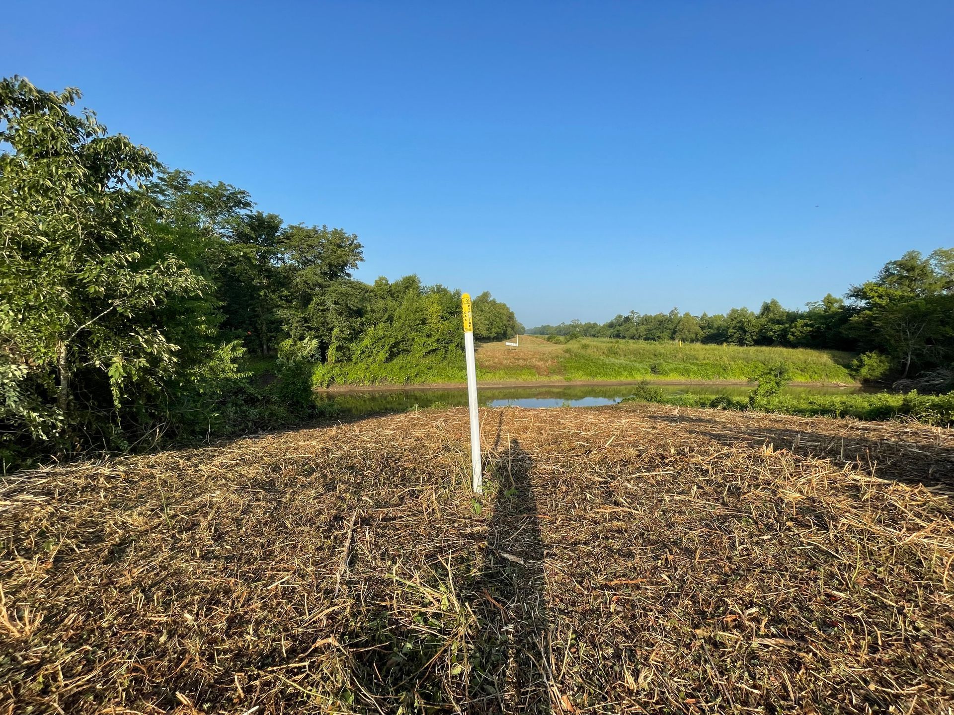 a field with a yellow pole in the middle of it .