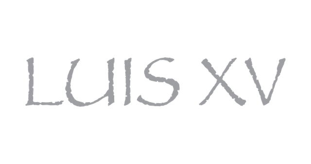 Texto gris con la inscripción “LUIS XV” sobre fondo blanco.