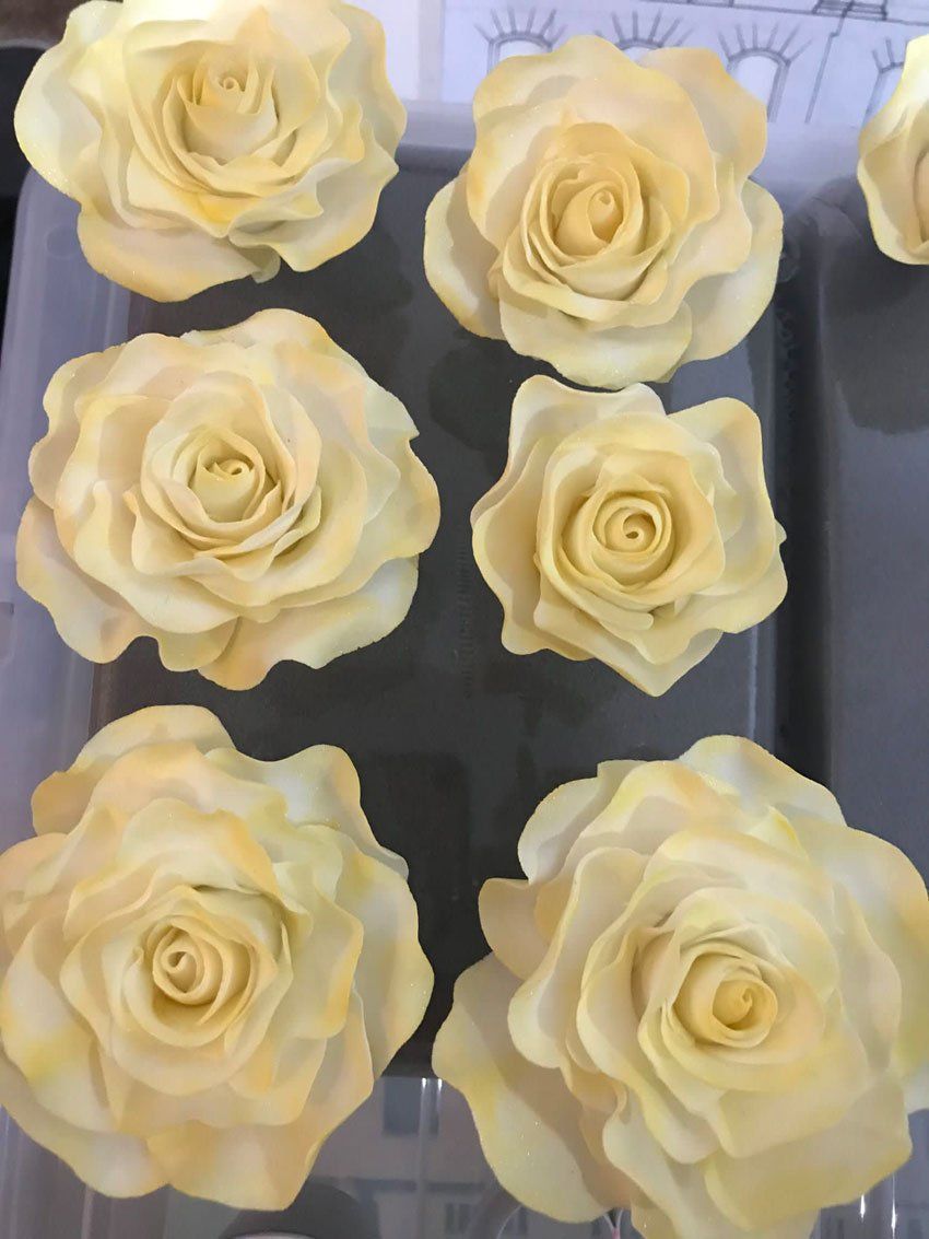 Icing roses