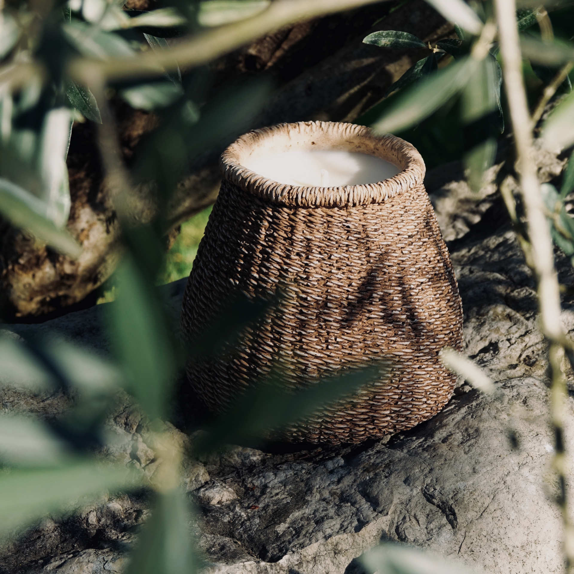 Bougie pot béton effet tressé L
