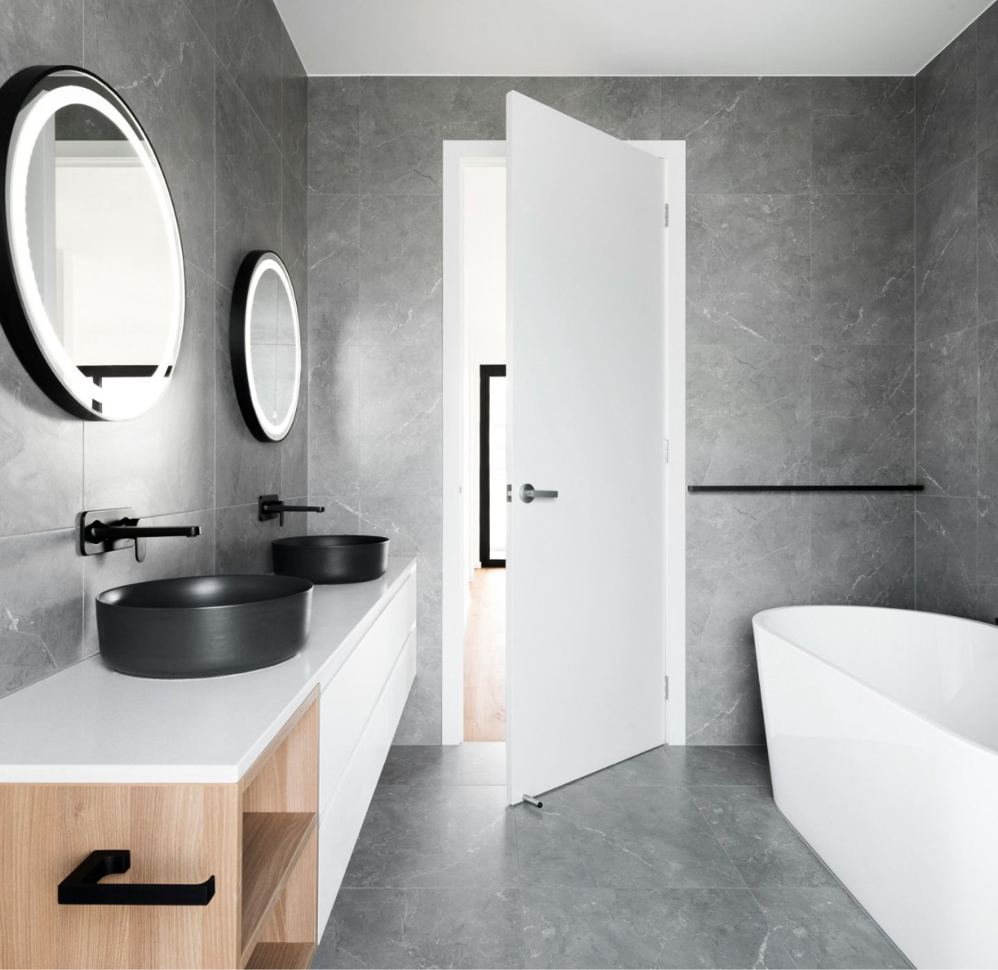 A bathroom with two sinks and a bathtub