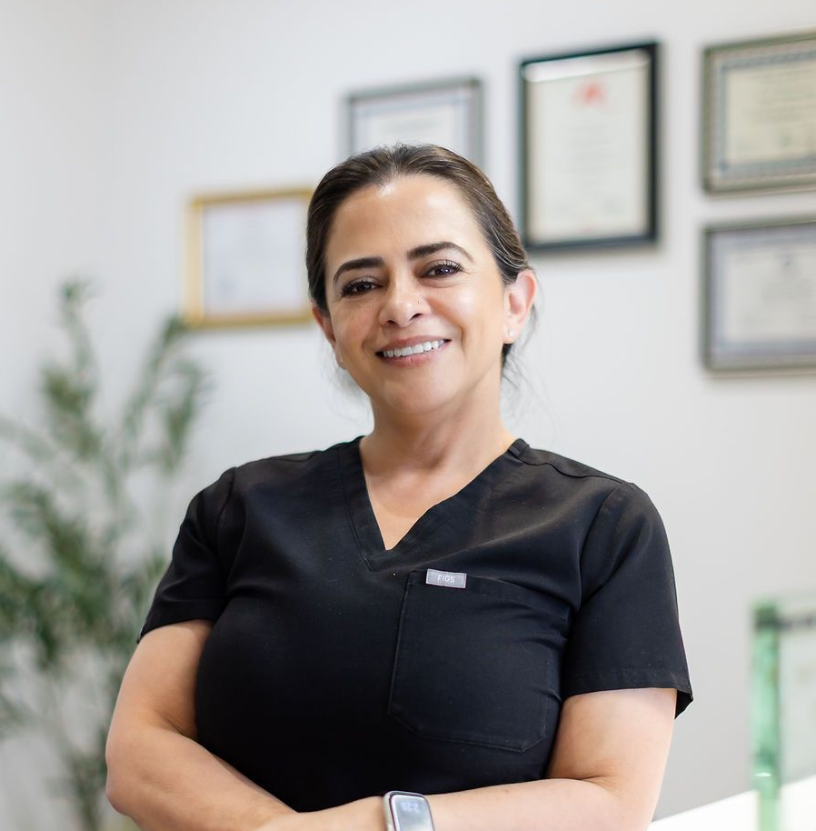 Roxy - Dental Assistant