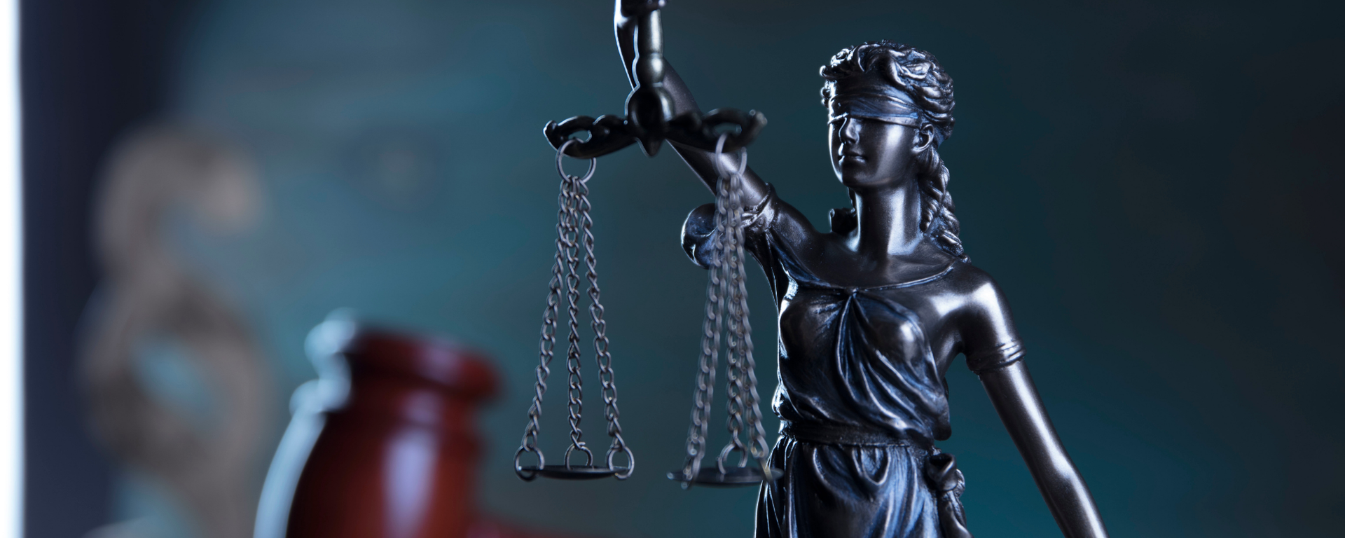 Lady Justice statue symbolizing Q2 2026 legal private practice market trends