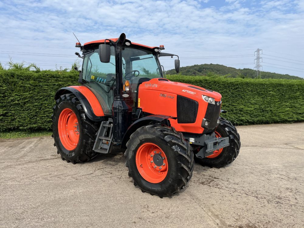Kubota M6-142