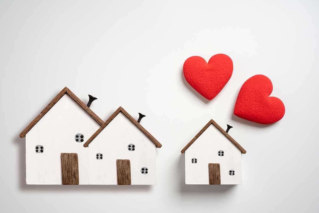 Downsizing household contents preparation for estate transition