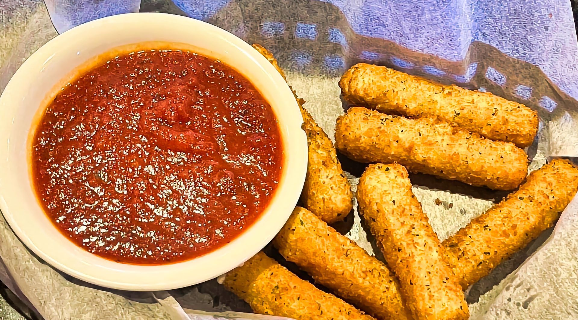 Mozzarella sticks appetizer at Dockers North