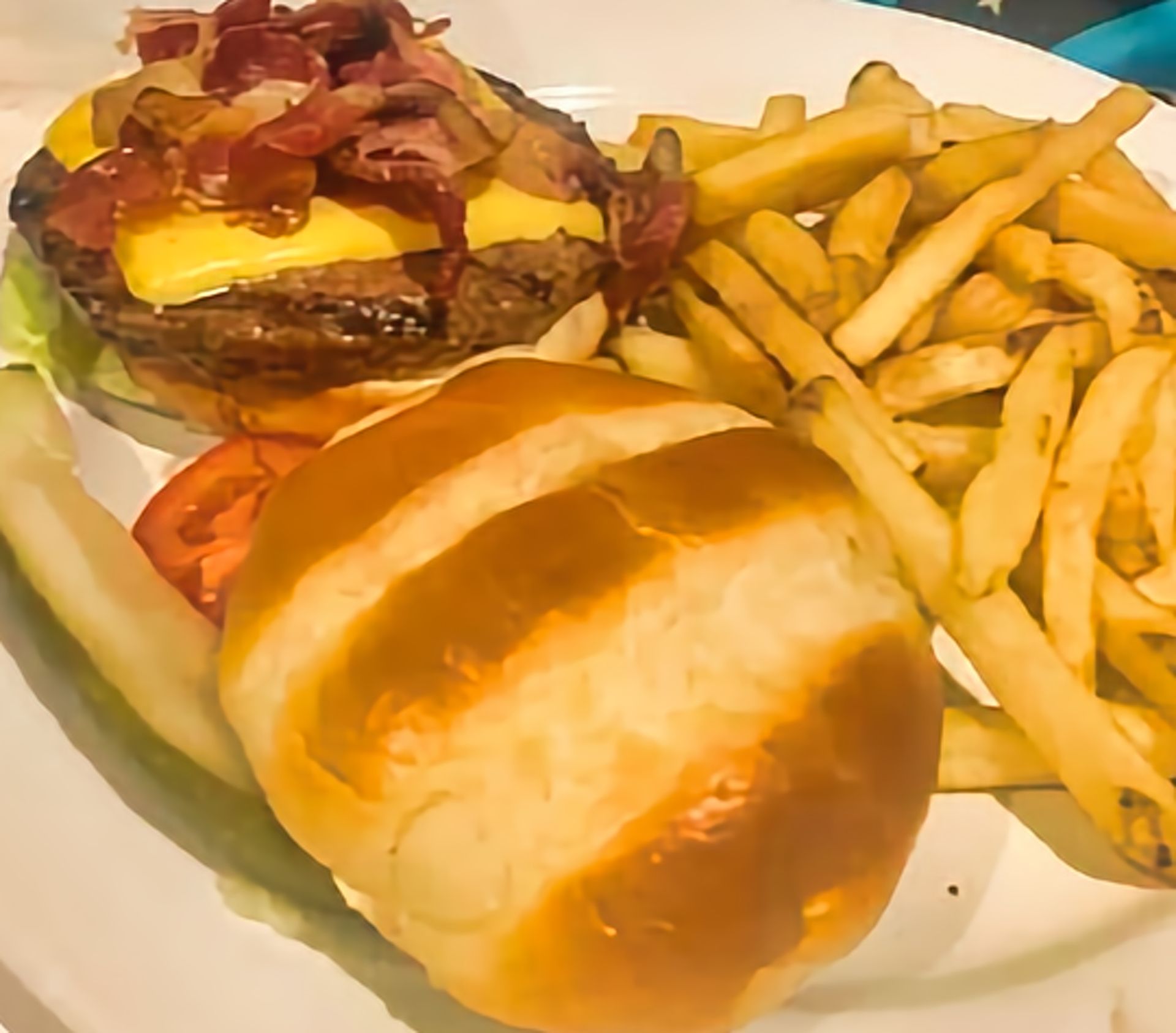 Bacon cheeseburger at Dockers North