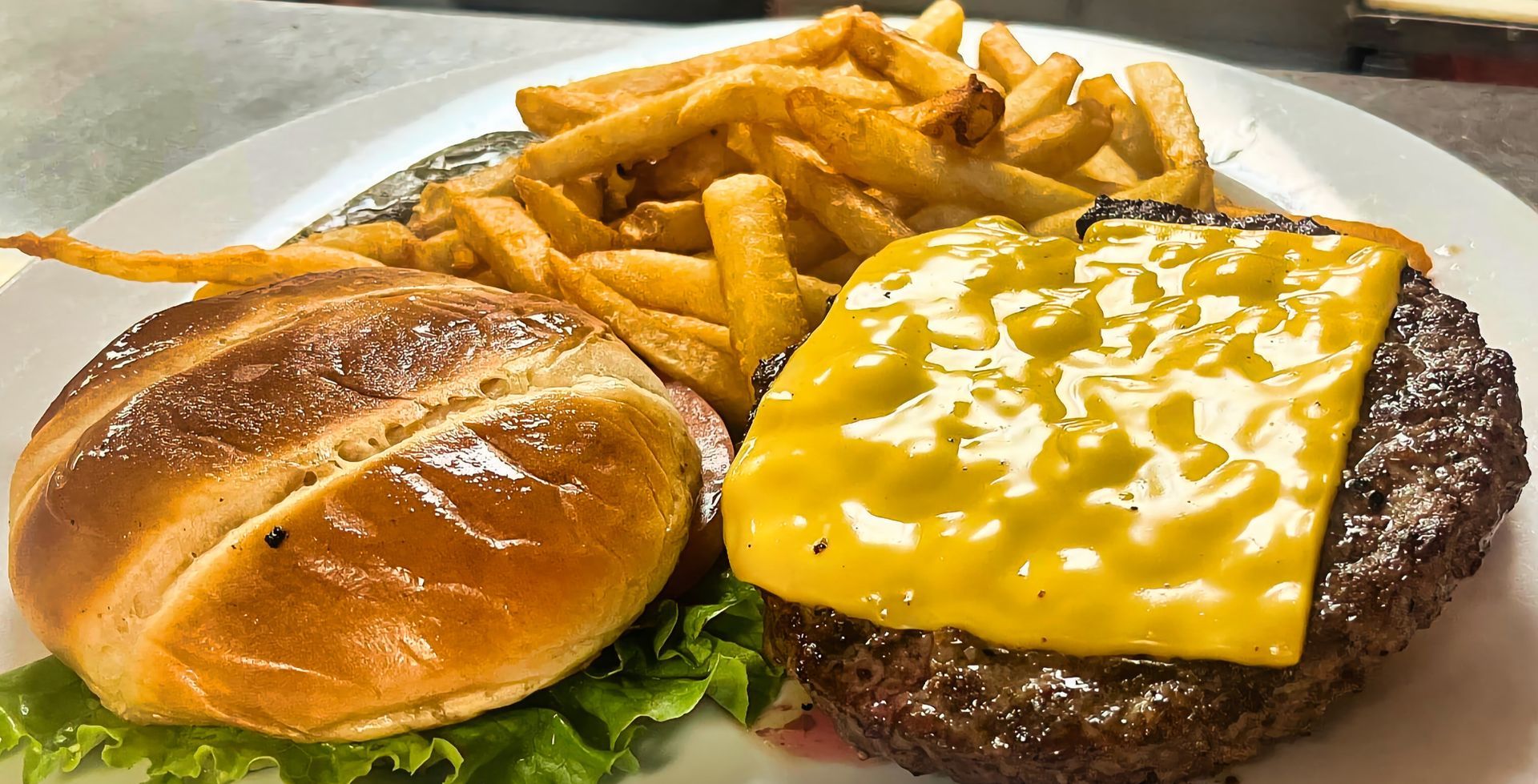 Cheeseburger at Dockers North