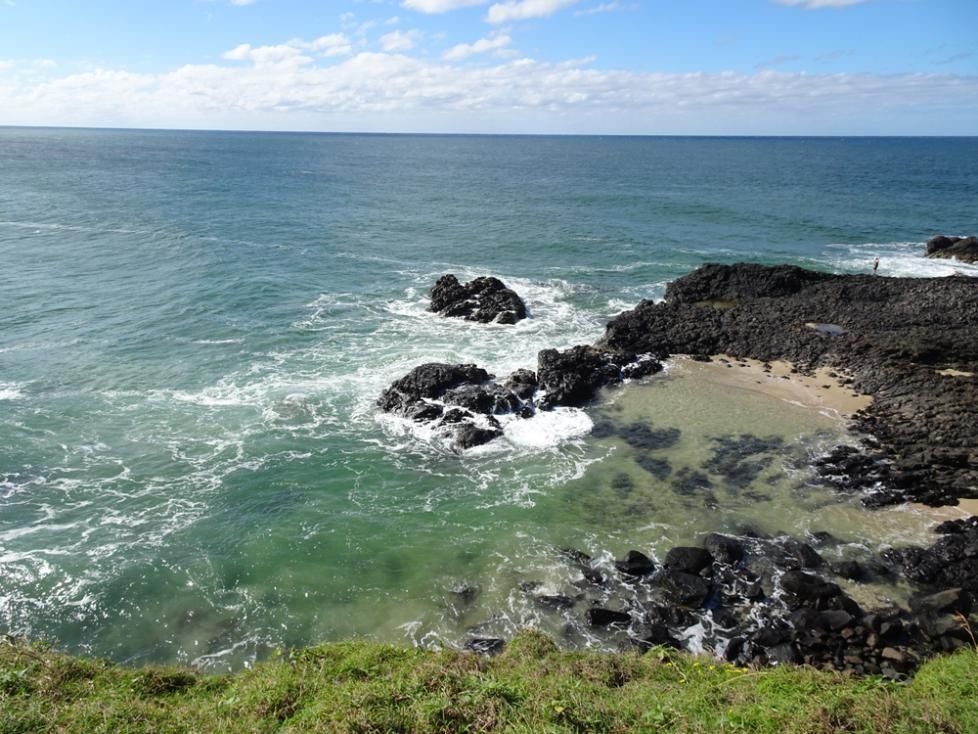 A Cliff Overlooking The Ocean With Rocks In The Foreground — Donnelly Painting In Lennox Head, NSW