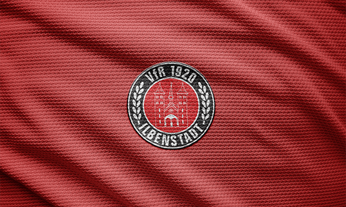 Eine Nahaufnahme einer roten Flagge mit einem Logo darauf.