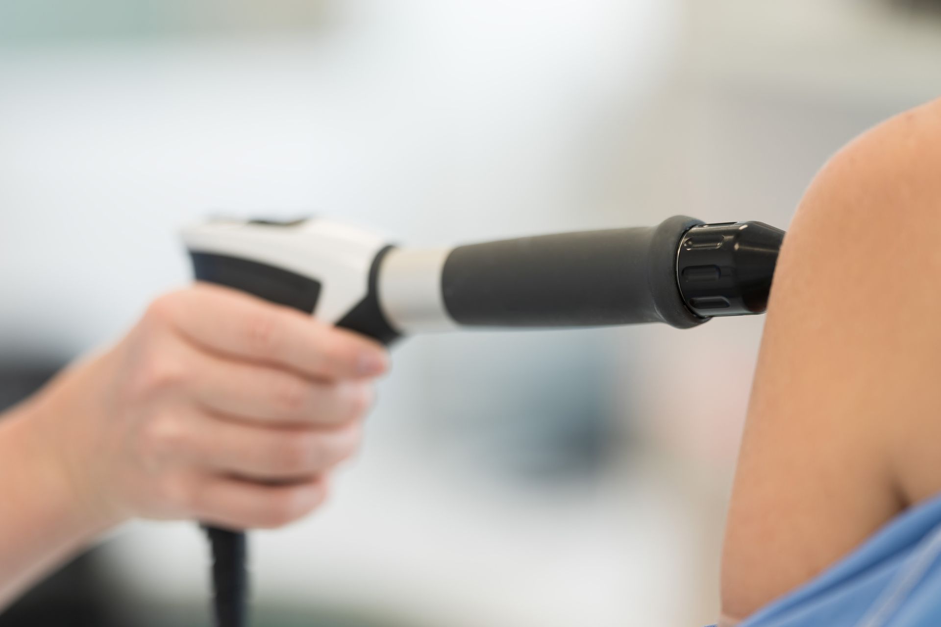 shockwave therapy on shoulder