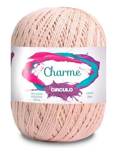 Light pink yarn skein with a Charme Círculo label