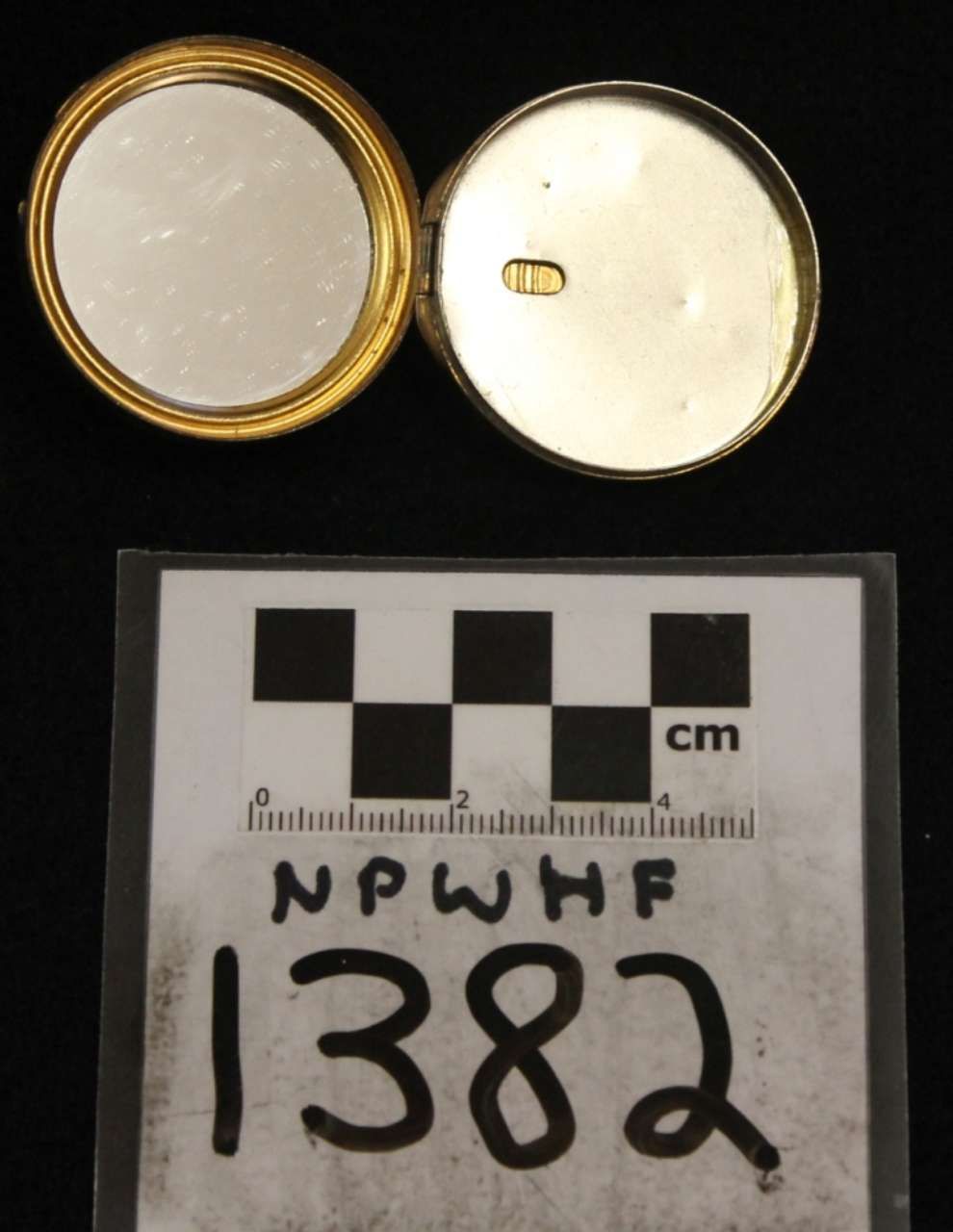 Two open coin cases above a black-and-white scale card labeled 1382.