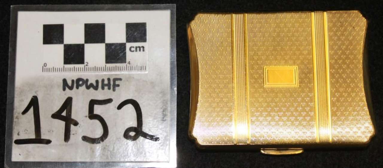 Scale card beside a gold foil packet marked “1452” with black bands on a white background