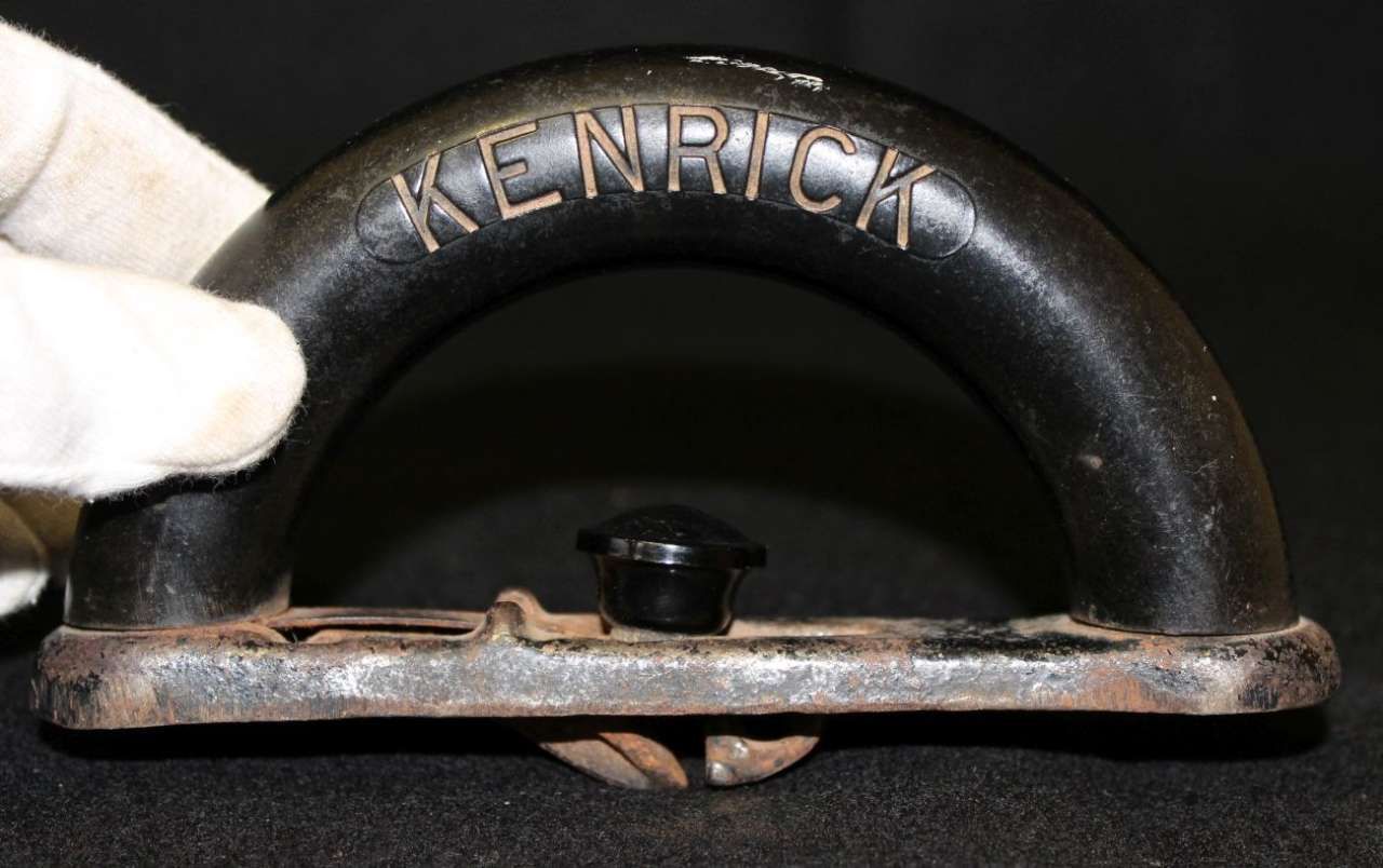 Black metal lifting handle with engraved 