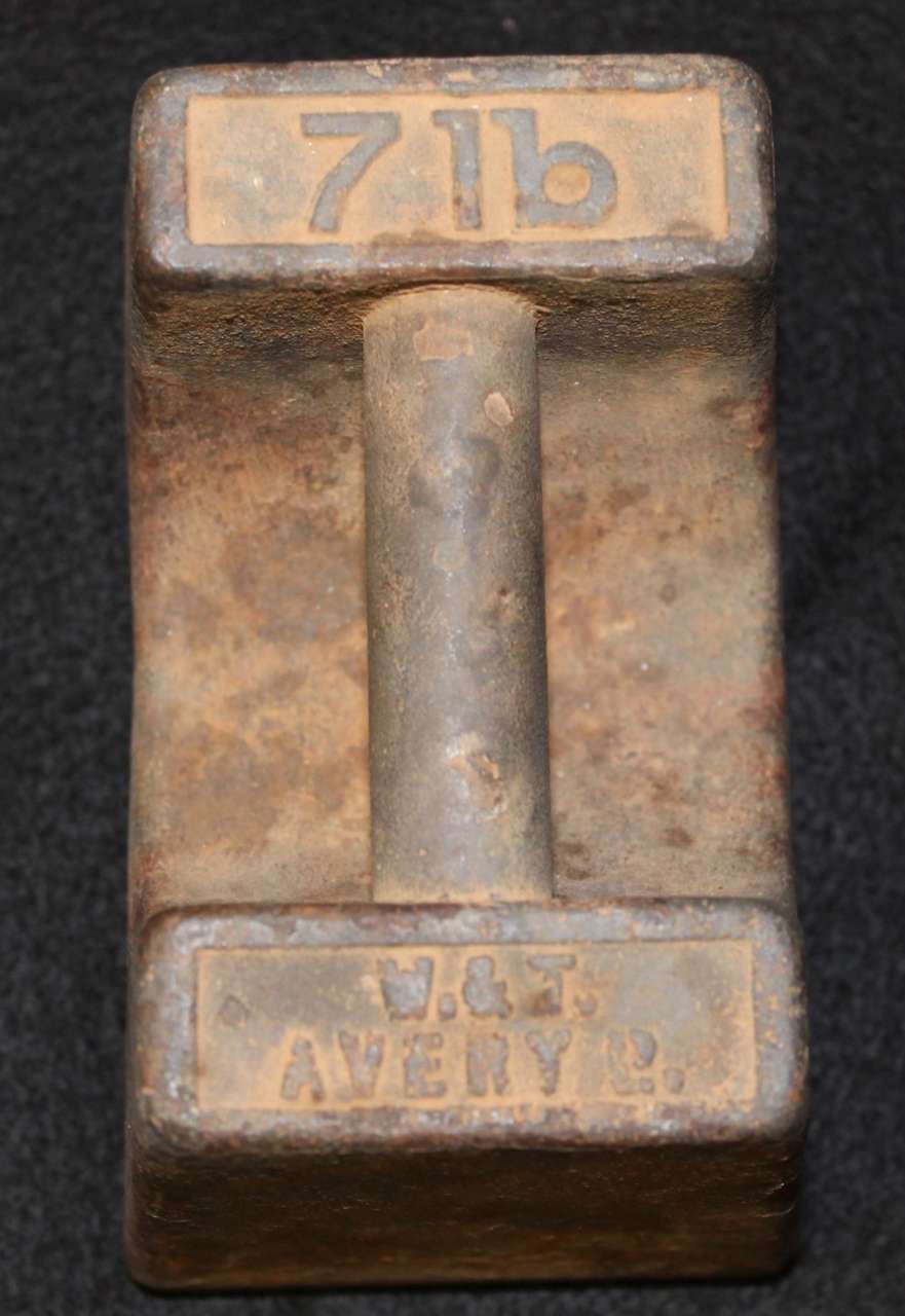 Rusty metal weight labeled “7 lb” and “W.A. Avery Co.”