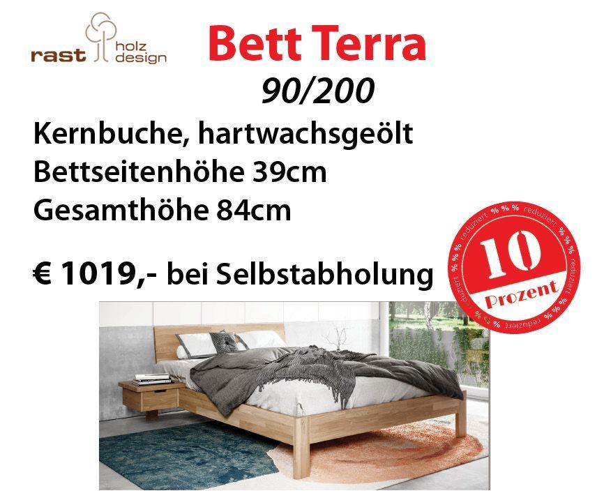 Bett-Werbung: „Bett Terra“ aus Kernbuche-Holz. Preis und Maße inklusive, ein roter Kreis weist auf „10 Prozent Rabatt“ hin.