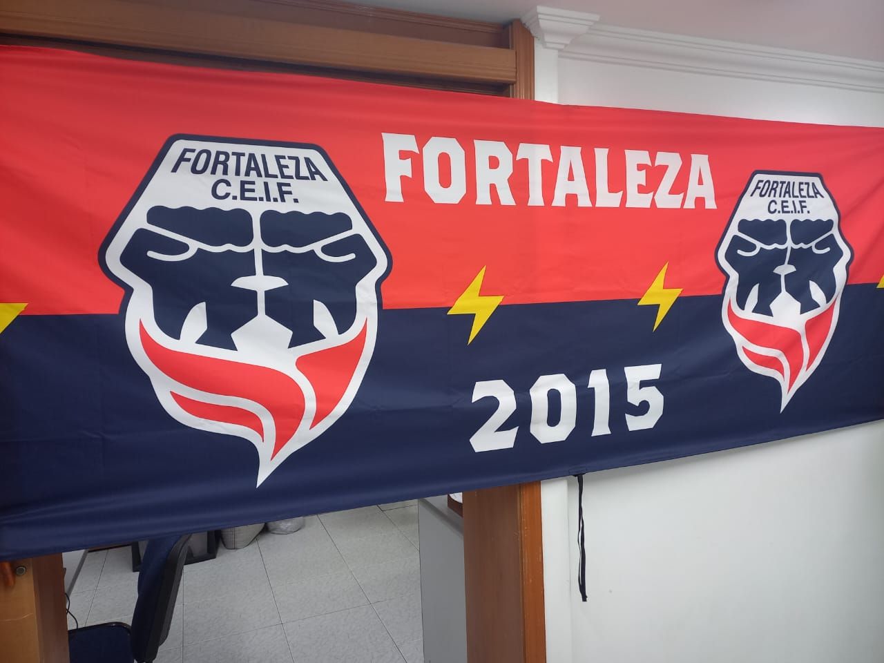 Una pancarta que dice Fortaleza 2015.
