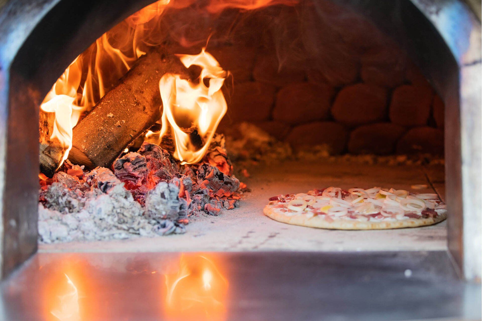 WegelinOfen Pizza- und Holzbackofen aus Lehm