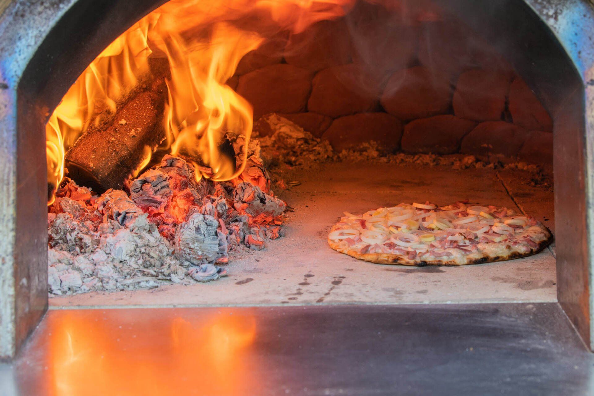 WegelinOfen Pizza- und Holzbackofen aus Lehm