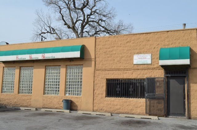 71st Street Building Exterior — Chicago, IL — ��������