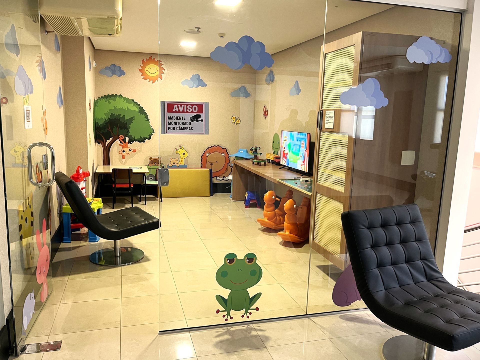 Brinquedoteca com monitoramento de câmeras.
