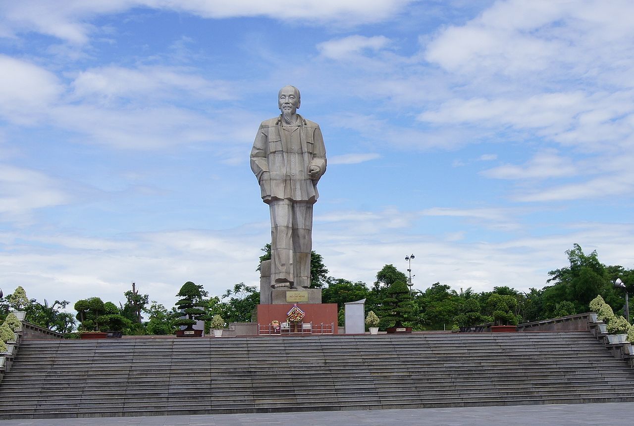 Vinh statue
