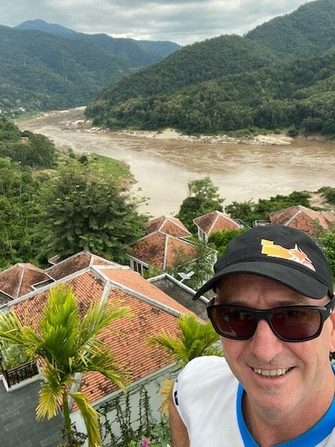 Accom_selfie+mekong+view