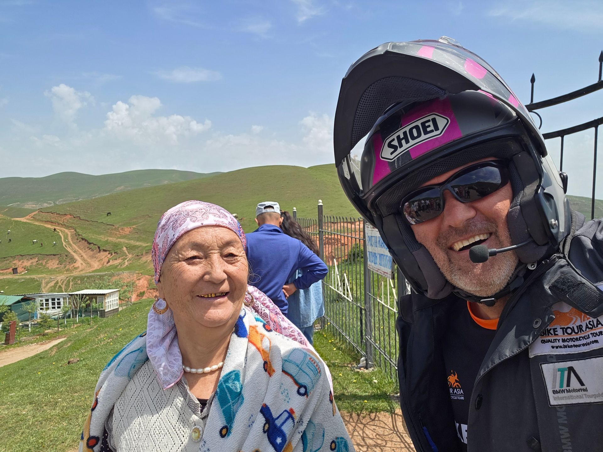 Bike Tour Asia Daniel with local