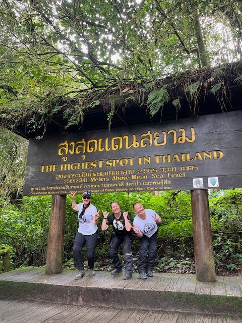 Bike Tour Asia's guests at Do Intahnon