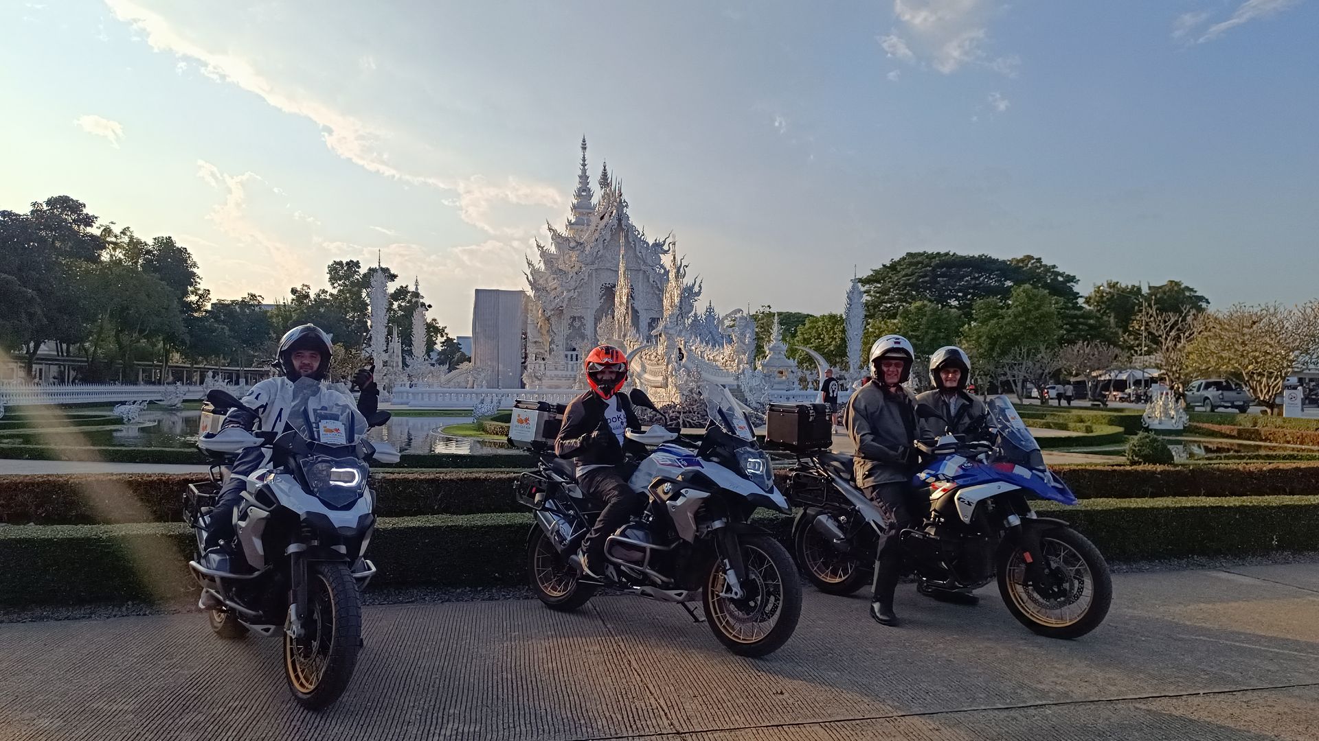 wat rong kun, chaing rai. thai land
