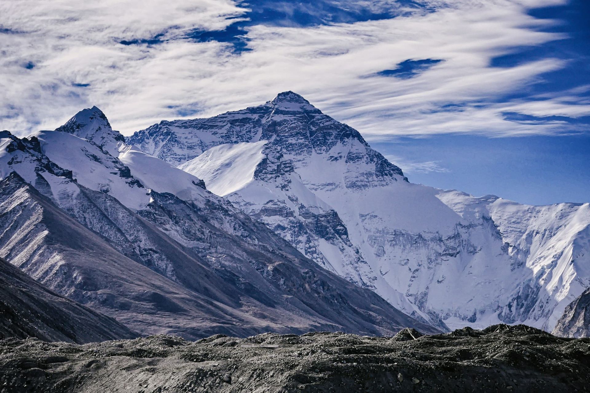 foot of mt everest basecamp