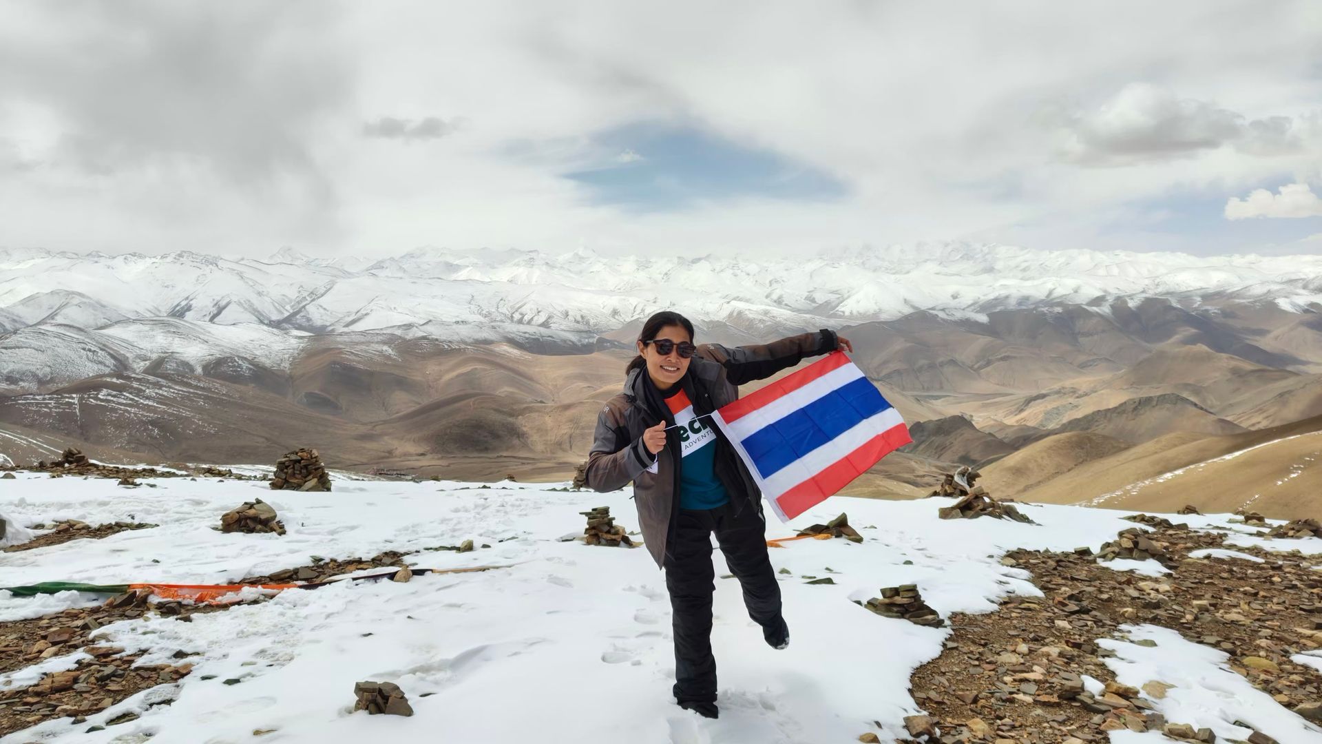 Mt. Everest Thailand flag