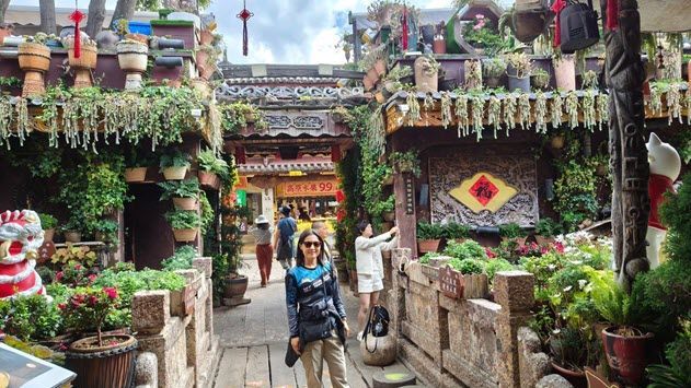A lady in the Chinese old town, Lijiang