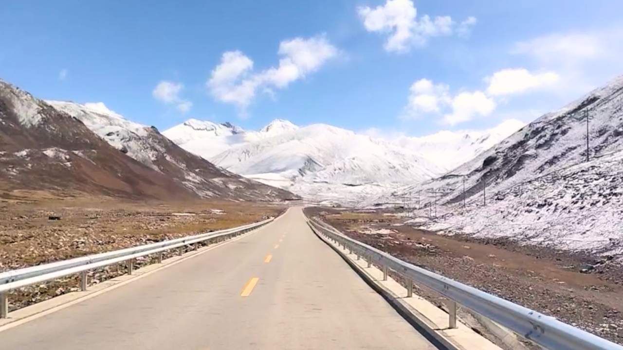 ridind bike in Tibet