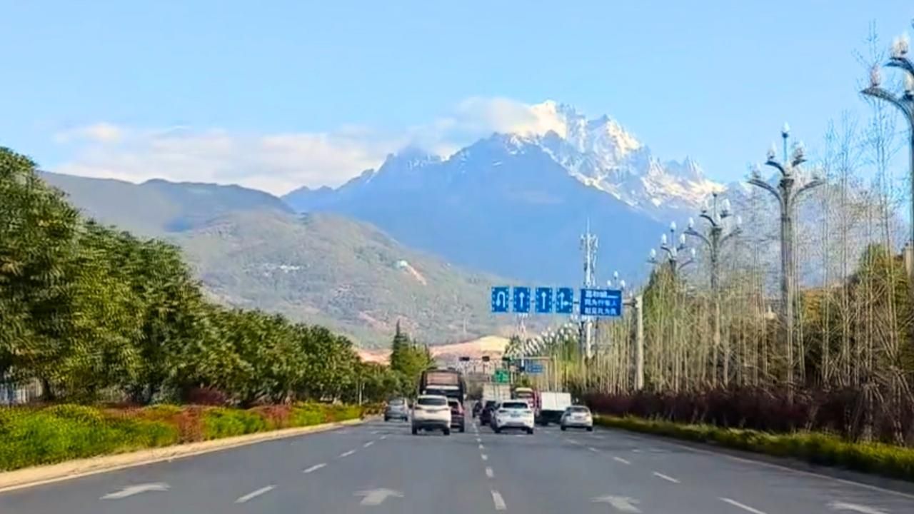 Riding Across China: A First-Hand Guide to an Motorcycle Route