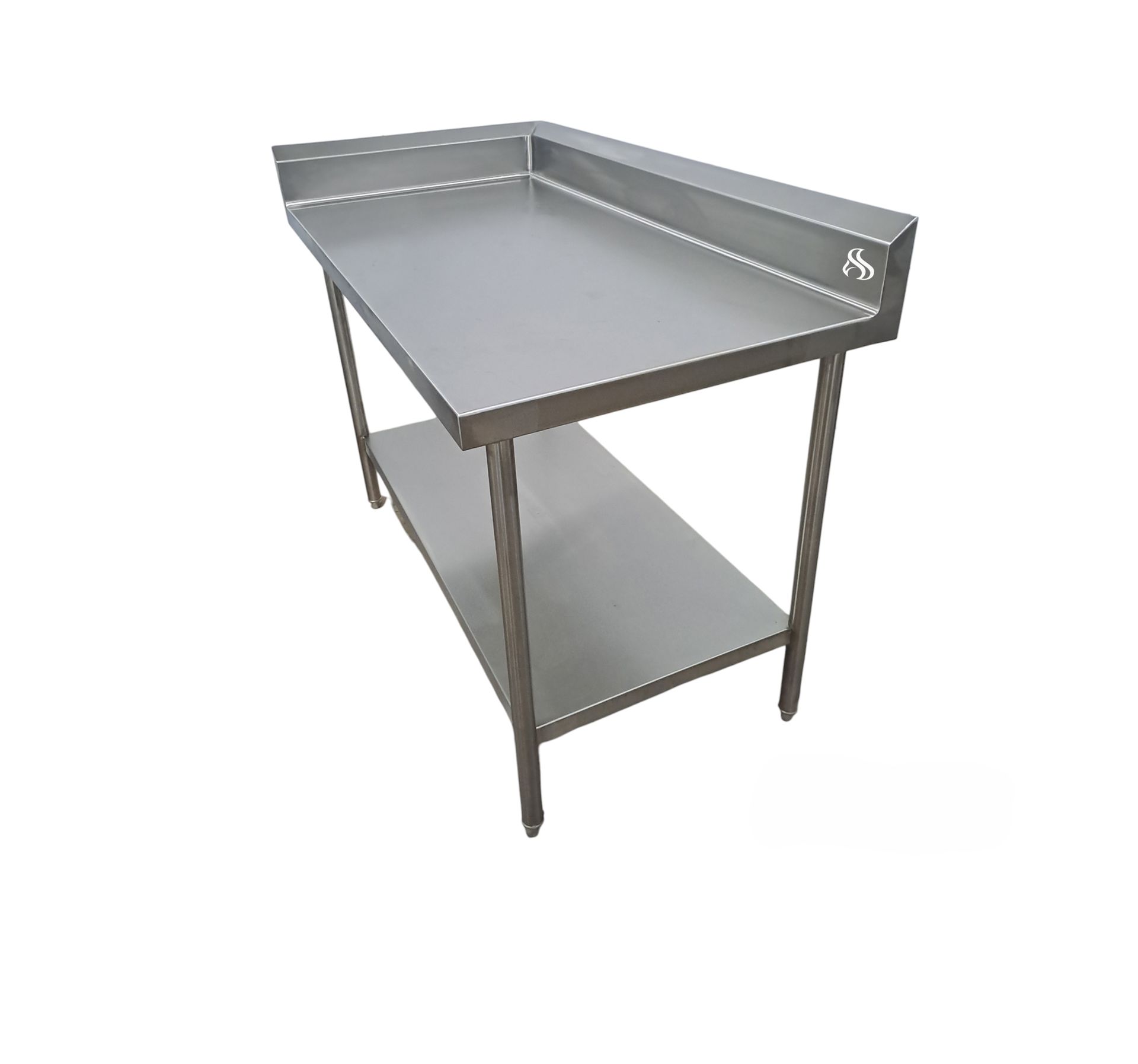 MESA A PARED CON ALAMBRÍN