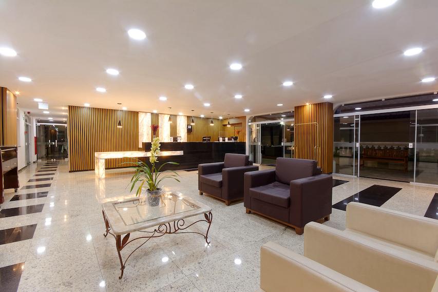 Imagem da recepção no Fênix Hotel Moema