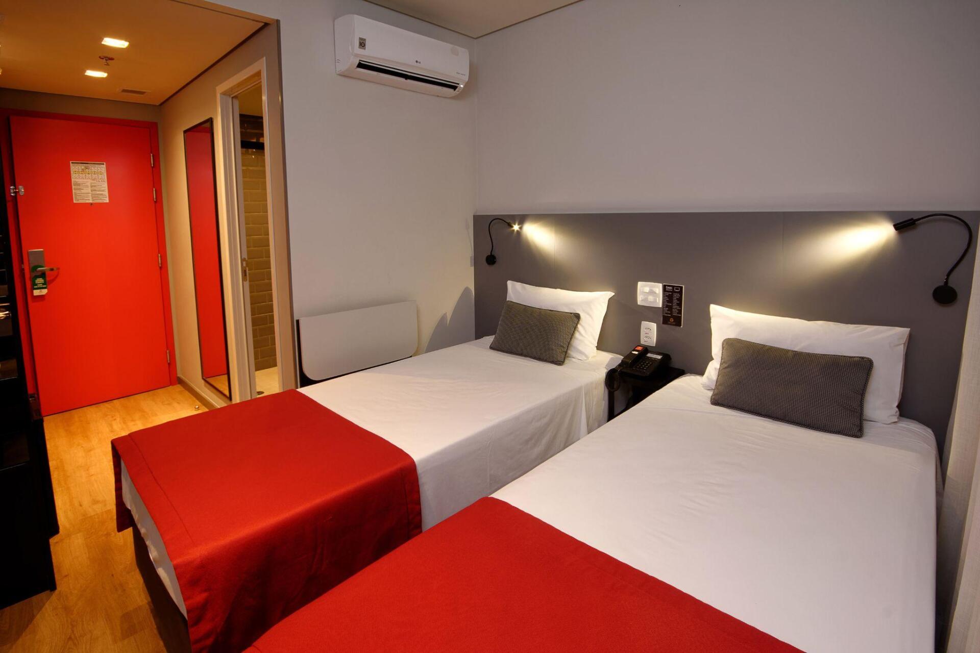 Foto de um dos quartos duplos do Golden Tower Express Berrini