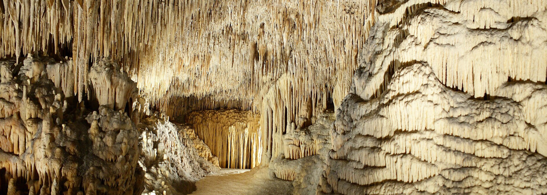 Picture of  Cuevas del Drach.