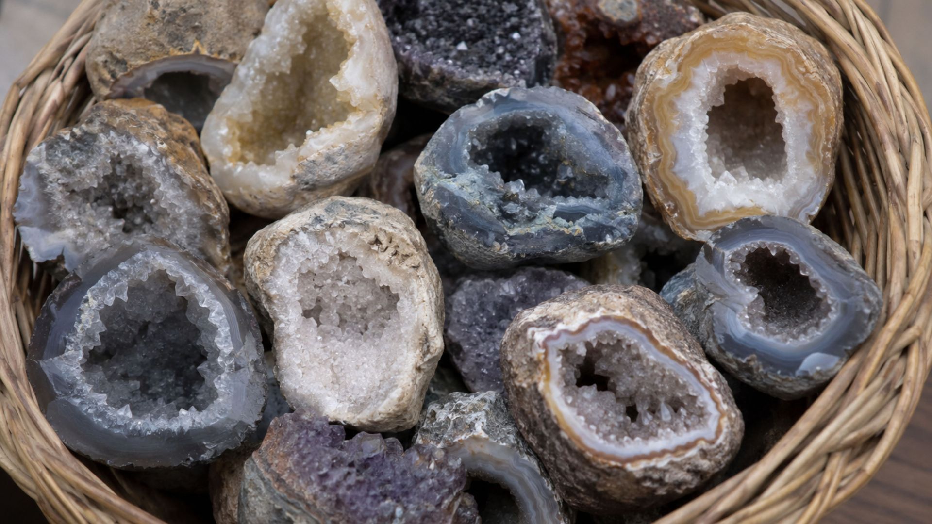 Start learning the basics of identifying geodes and their crystal formations with our beginner's guide to geode identification. Start learning the basics of identifying geodes and their crystal formations with our beginner's guide to geode identification.