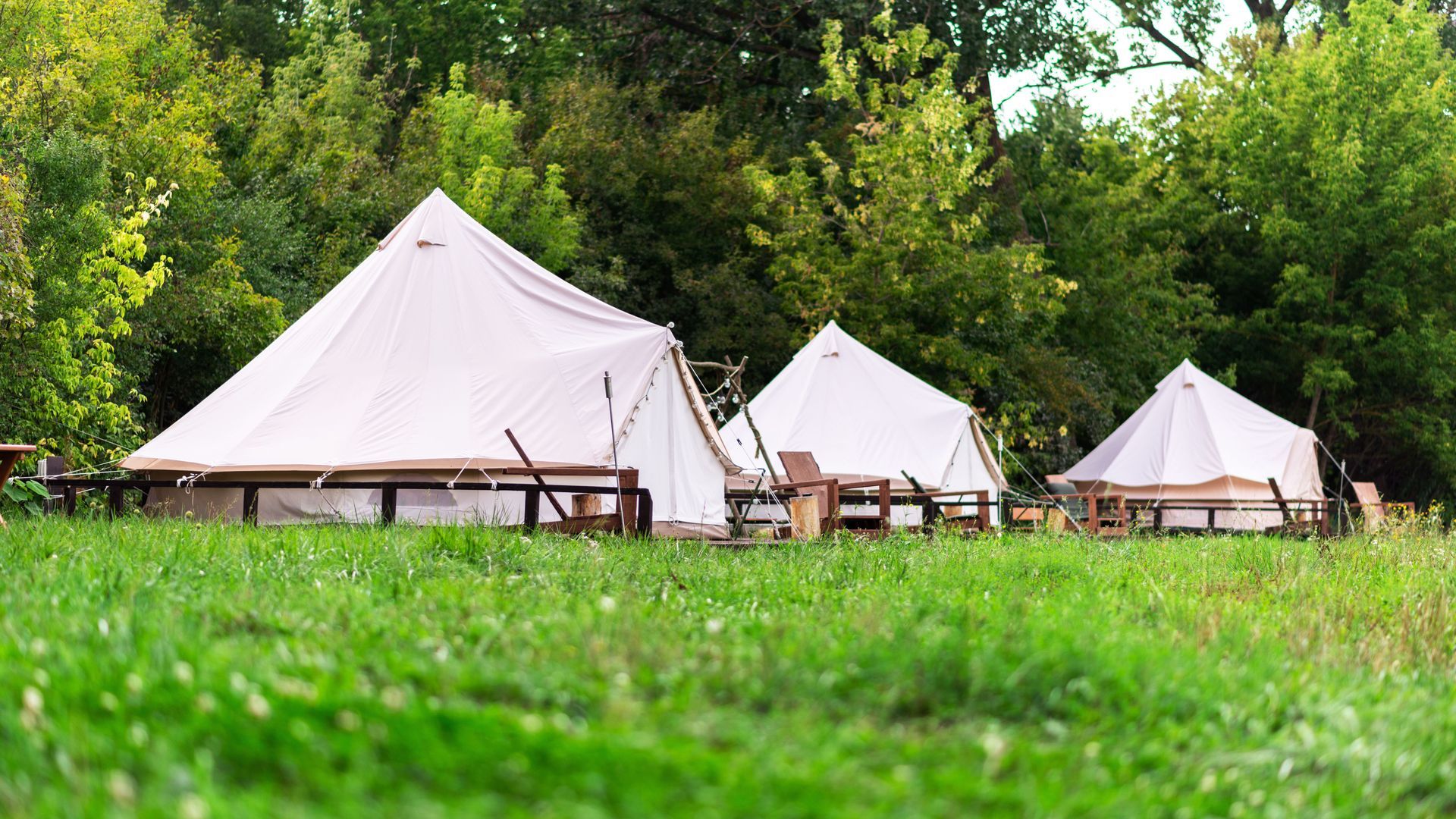 Discover the best glamping experiences in the Yorkshire Dales, plus local attractions, packing advice and tips for family-friendly adventures. Discover the best glamping experiences in the Yorkshire Dales, plus local attractions, packing advice and tips for family-friendly adventures.