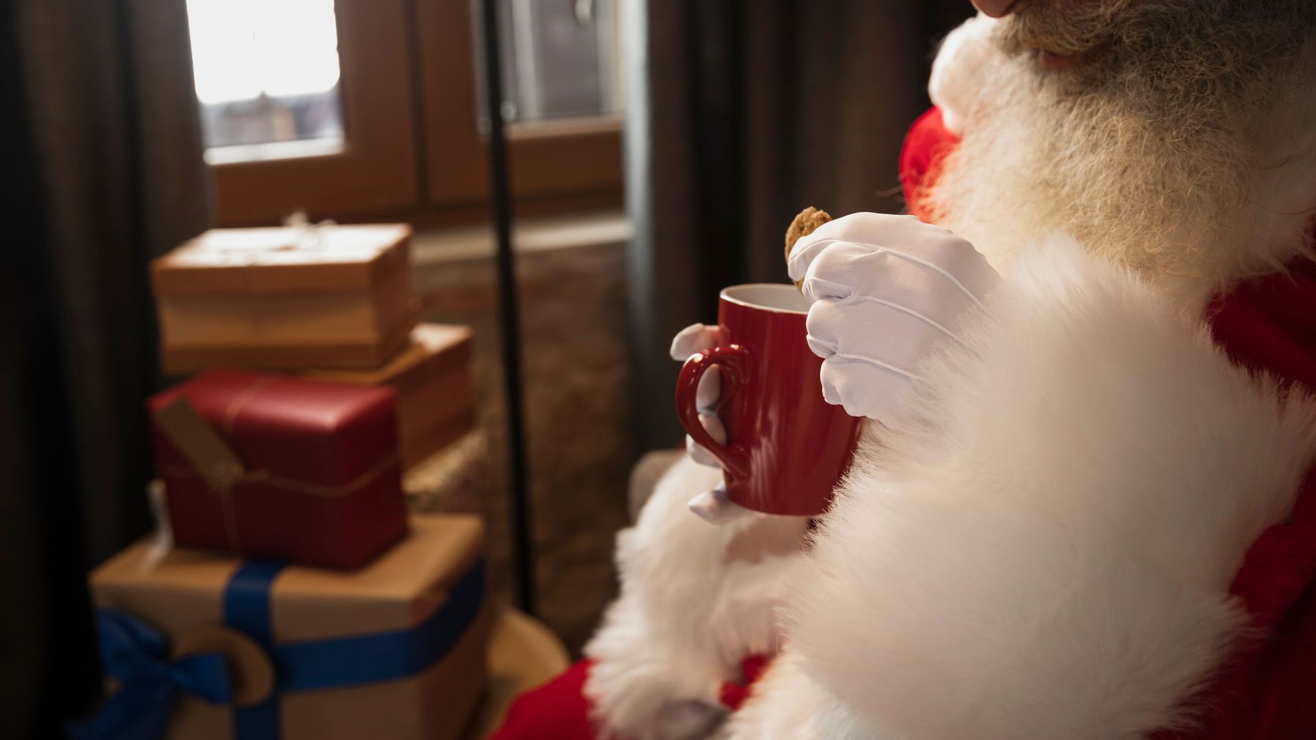 Do you want to take the kids to meet Santa this Christmas? Here are 10 options