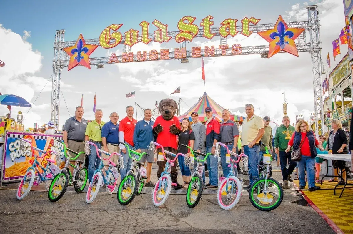 People standing with bikes under a 