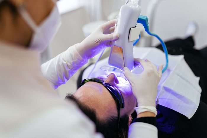 medico odontoiatra e infermiera