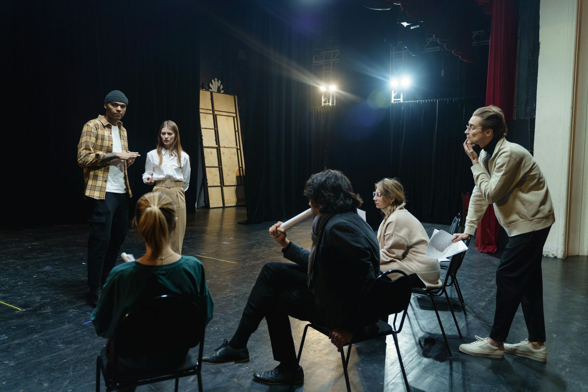Use drama as a therapeutic medium to face life's challenges.