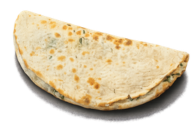 Pane piatto piegato con leggere macchie dorate su sfondo bianco.