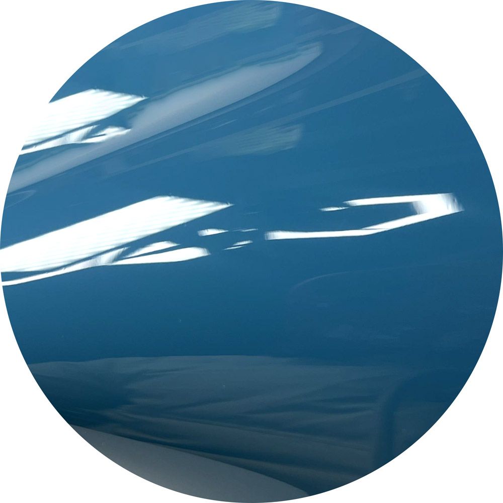 A blue circle with a white arrow in the middle
